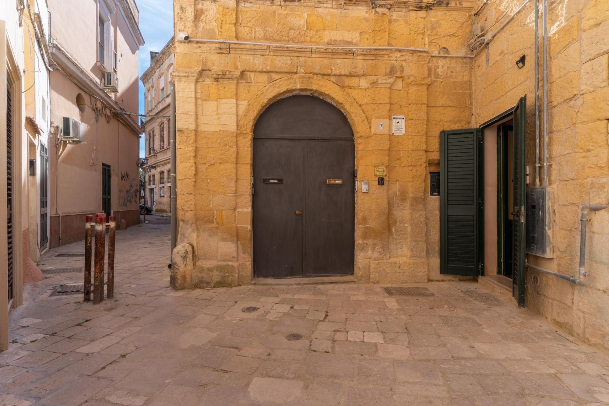 Vico5 Lägenhet Lecce Exteriör bild